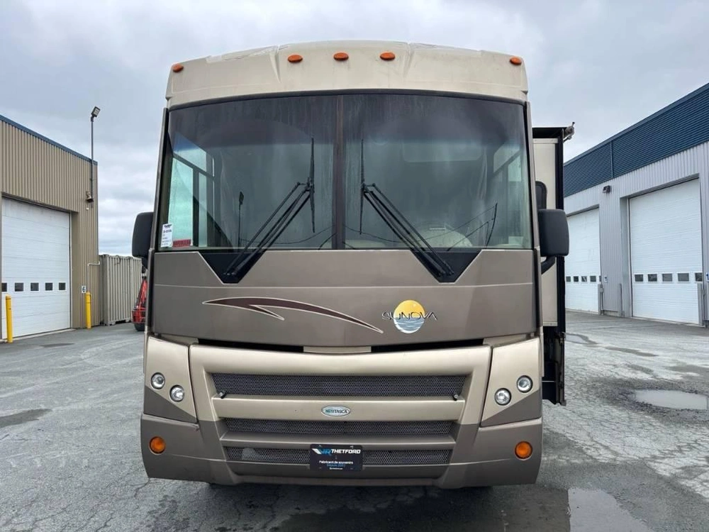 Winnebago Itasca Sunova 31e *couple* 2009 alt