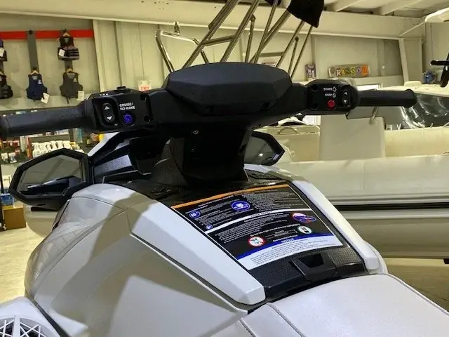 2025 Yamaha VX Cruiser thumbnail 5