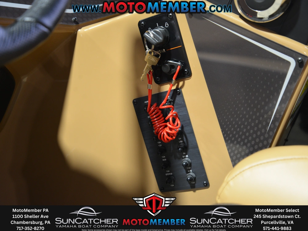 2025 Suncatcher Fusion 324ss alt