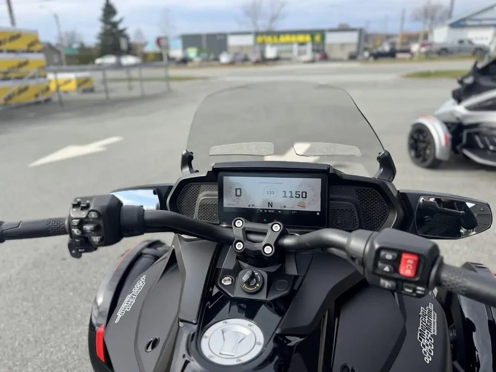 Can-am F3 Limited 2025 alt