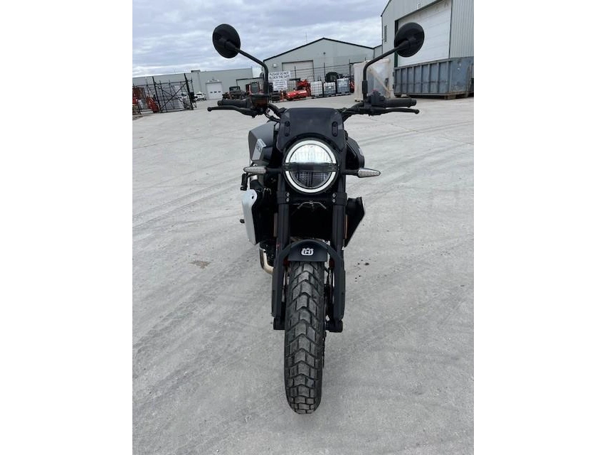 2025 Husqvarna 801 Svartiplen