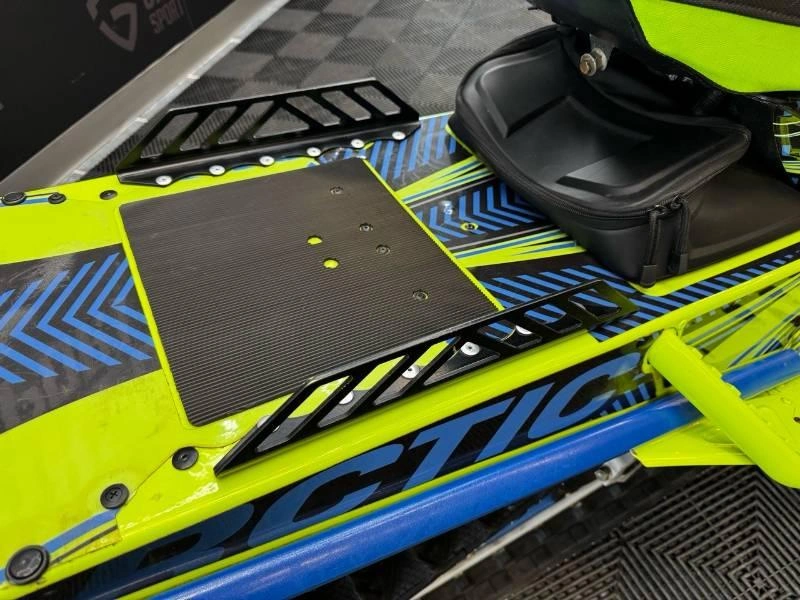 Arctic Cat Riot 8000 Qs3 146 2020 alt