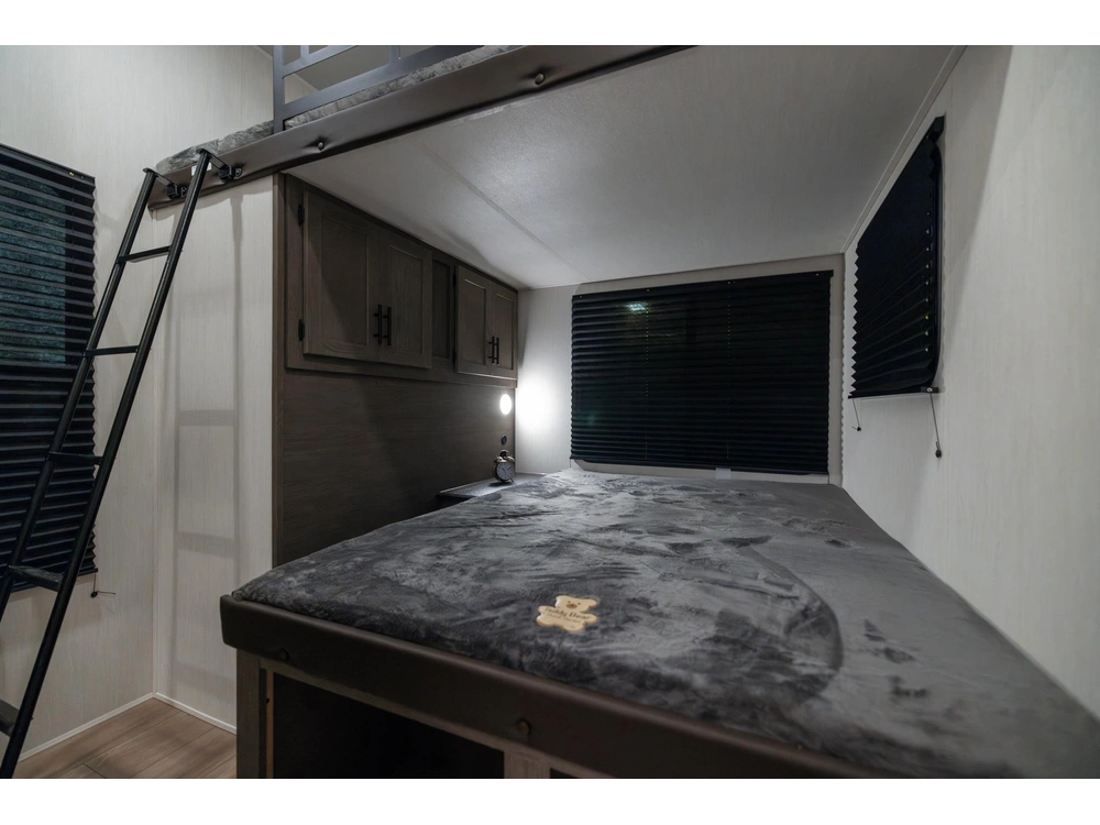 Arctic Wolf 3750 Suite 2026 alt