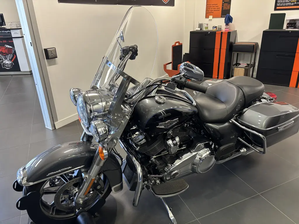 2022 Harley-Davidson FLHR Road KingFLHR