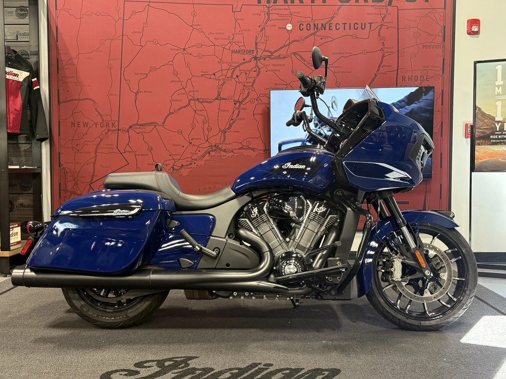 2025 Indian Motorcycle Challenger Dark Horse, 49st Dark Horse® alt