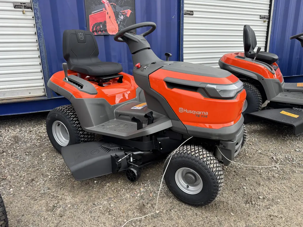 2026 Husqvarna LAWN TRACTOR,38 INCH,14.8HP 