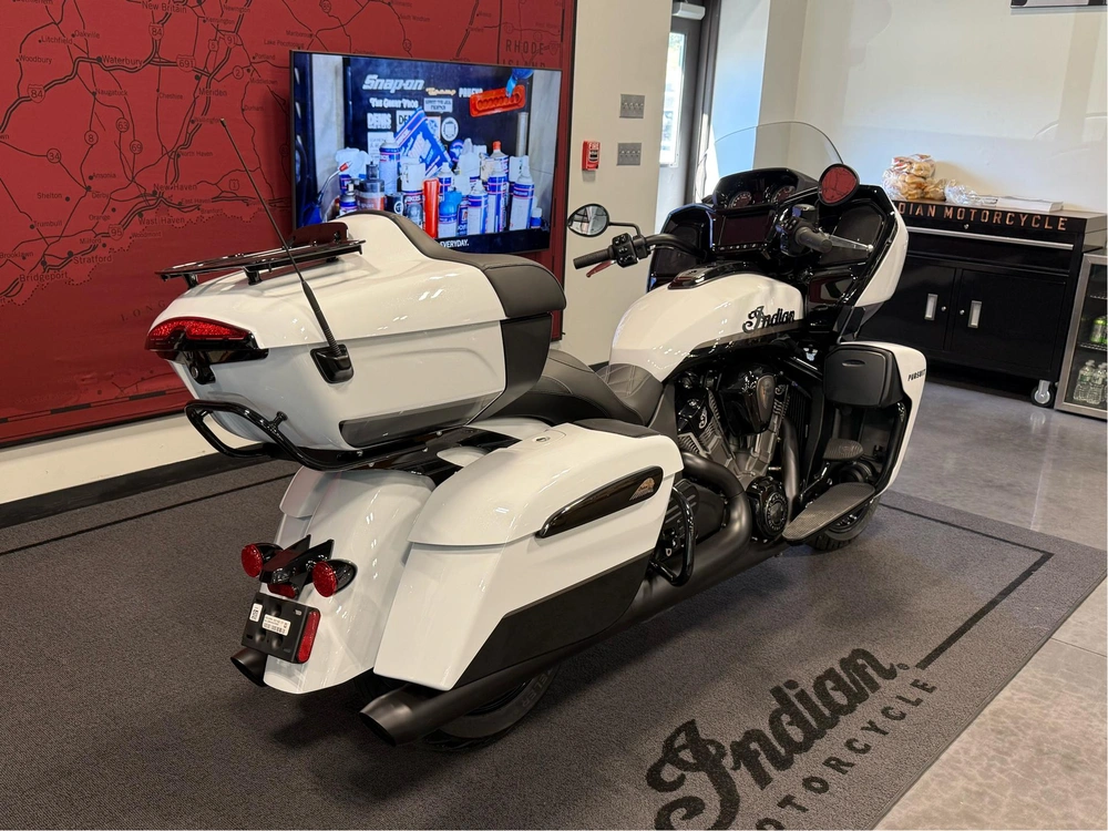2025 Indian Motorcycle Pursuit Dark Horse alt