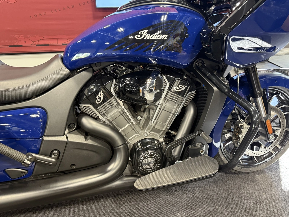 2025 Indian Motorcycle Challenger Dark Horse, 49st Dark Horse® alt