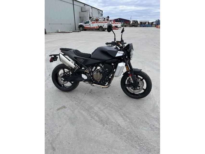 2025 Husqvarna 801 Svartiplen