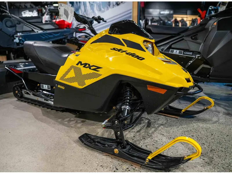 Ski-Doo MXZ 200 2026