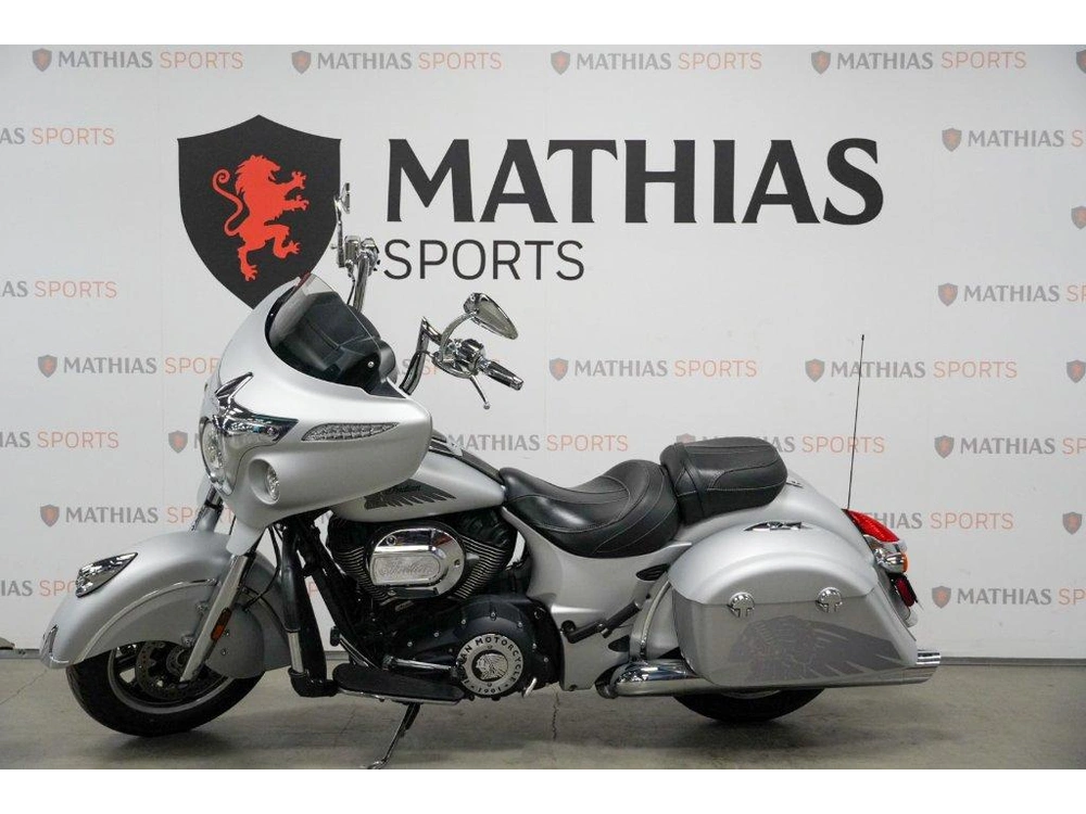 Indian Motorcycle Chieftain Classic 2018 alt