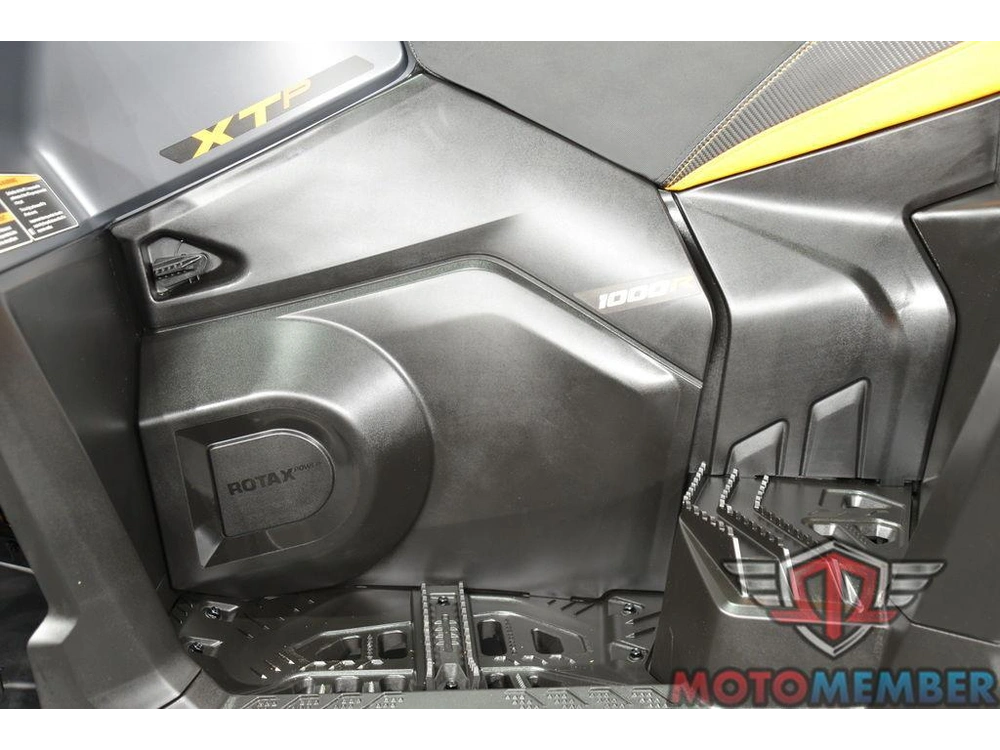 2026 Can-am Outlander Max Xt-p 1000r Mineral Grey & Orange Crush alt
