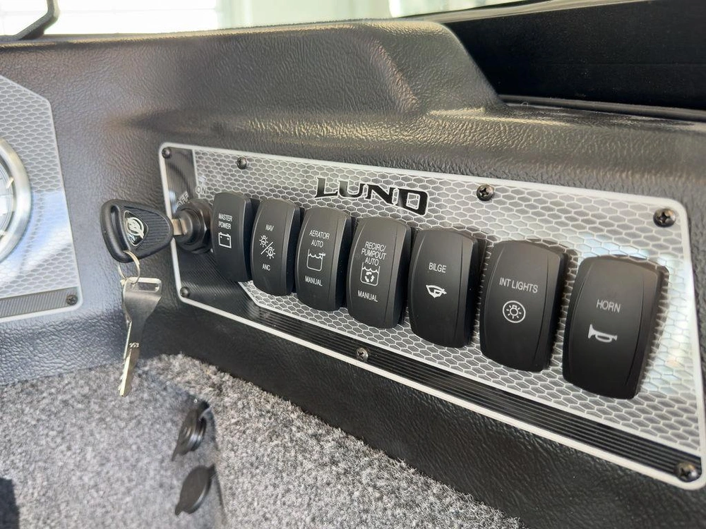 2025 Lund Boat Co 1775 Impact Xs Sport alt