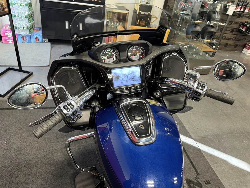 2021 Indian Motorcycle Challenger Limited alt