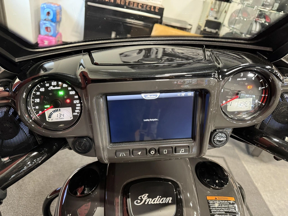 2024 Indian Motorcycle Chieftain Dh Prem Audio, Granite Gray, 49st Dark Horse® With Powerband Audio Package alt