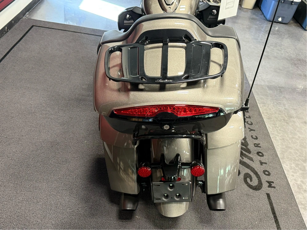 2025 Indian Motorcycle Roadmaster Dark Horse alt