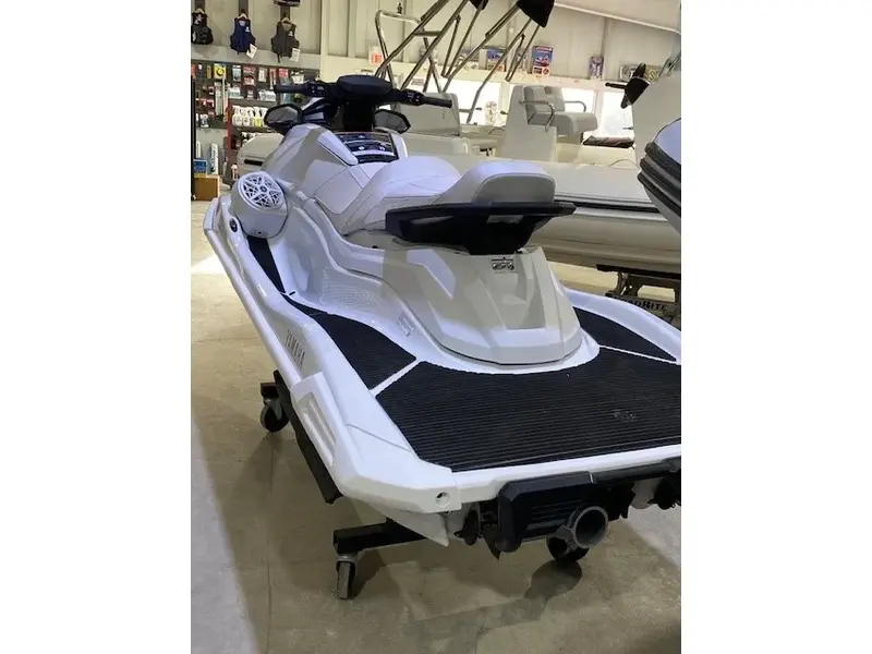 2025 Yamaha VX Cruiser thumbnail 2
