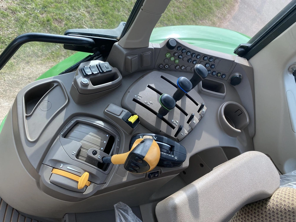 John Deere 6110m 2023 alt