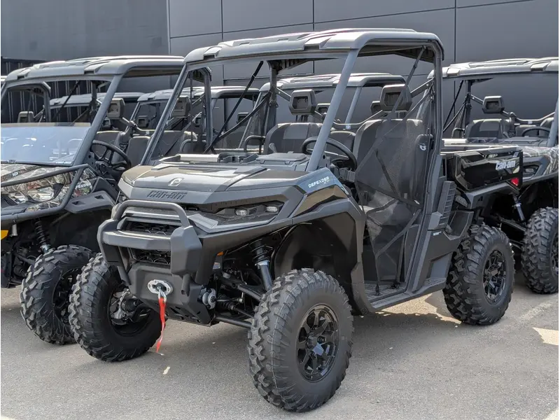 2026 Can-Am Defender XT HD11 thumbnail 2