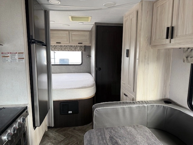 2021 Sunseeker 2350le alt