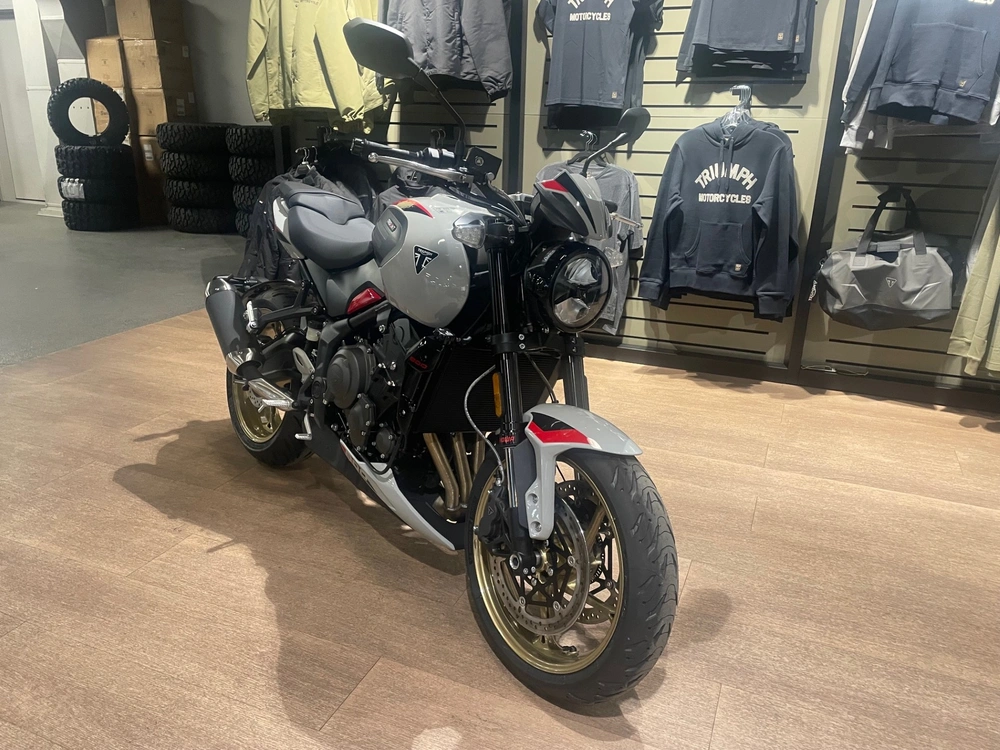 2026 Triumph Trident 800 - Ash Grey alt