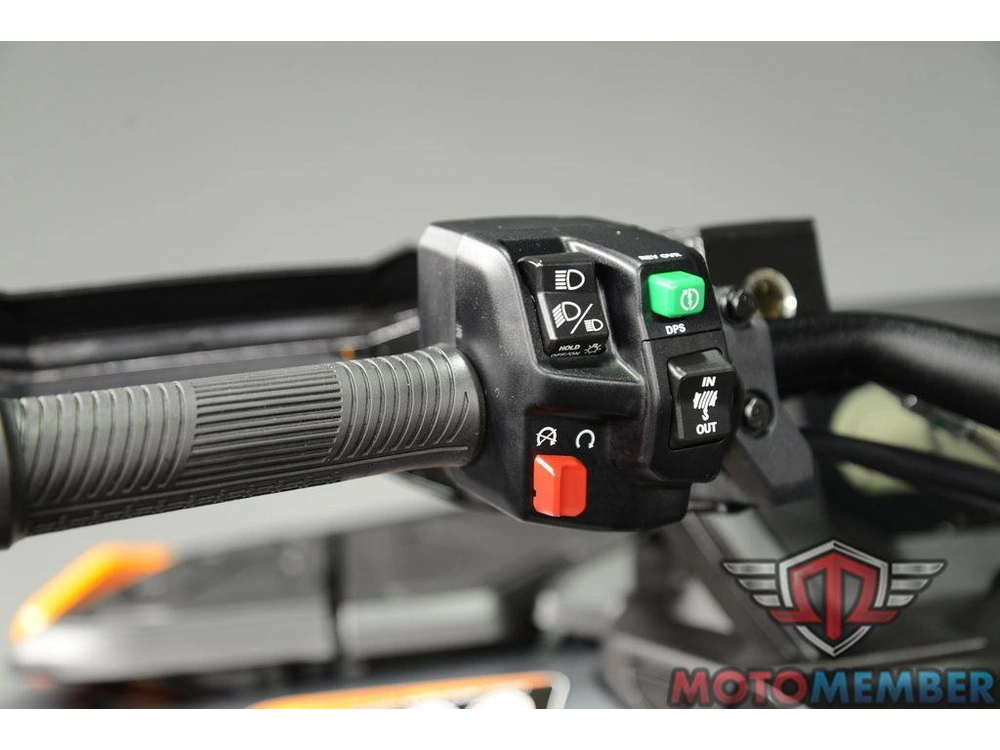 2026 Can-am Outlander Max Xt-p 1000r Mineral Grey & Orange Crush alt