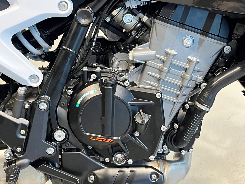 2027 Ktm 990 Duke alt