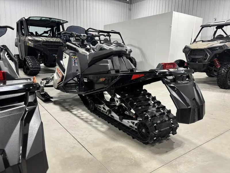 2025 Polaris 650 Indy SP 137 ES thumbnail 5