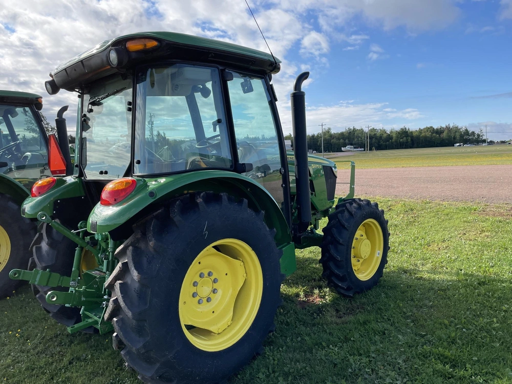 John Deere 5075e 2023 alt