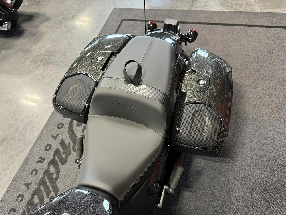 2026 Indian Motorcycle Chieftain Pp Dh 112, Blk/blk Crystal, 49st Dark Horse® With Powerband Audio Package alt