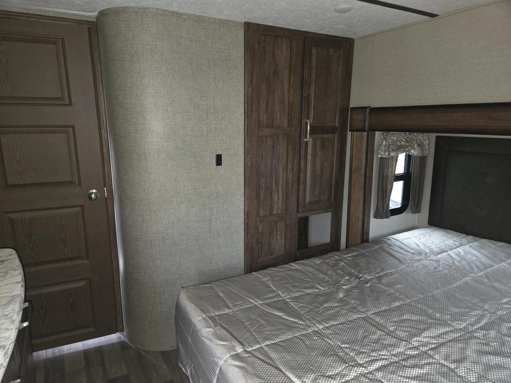 Cougar 327rl 2018 alt