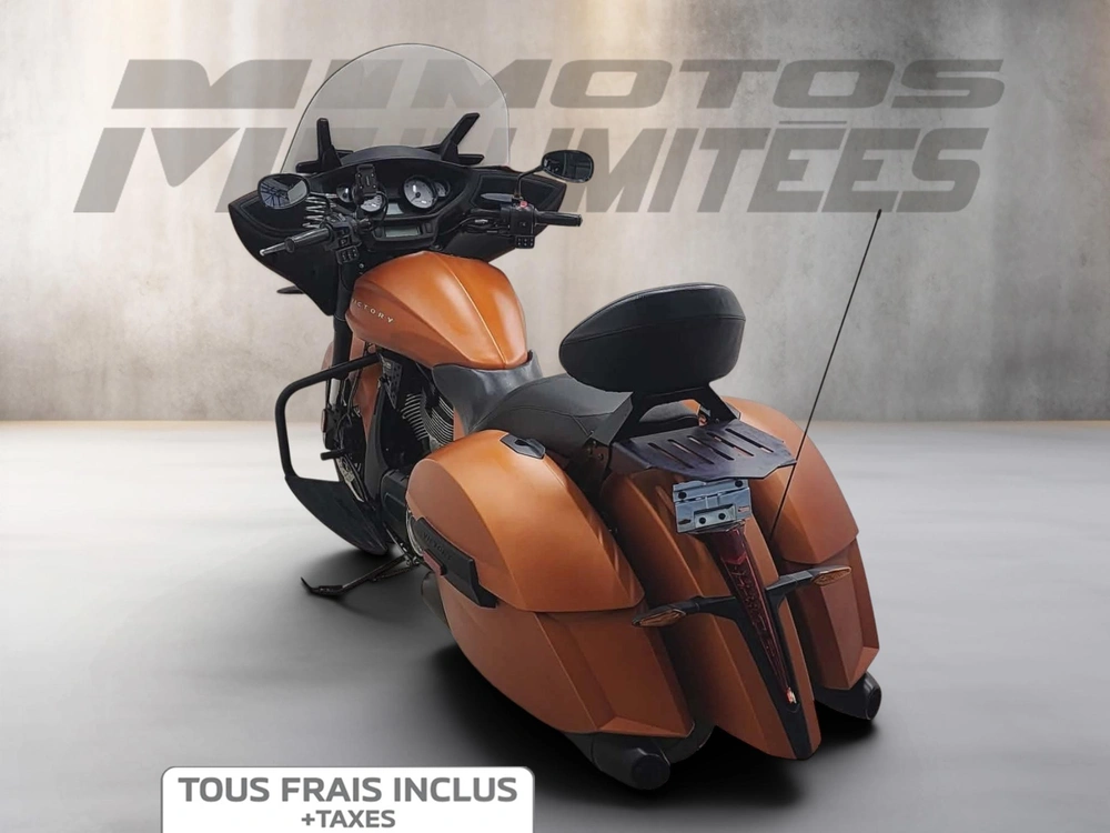 Victory Motorcycles Cross Country 2013 alt