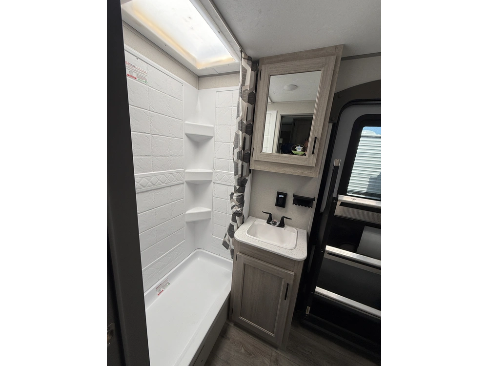 2026 Catalina 323bhdsckl alt