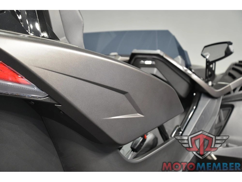2026 Slingshot R Autodrive alt