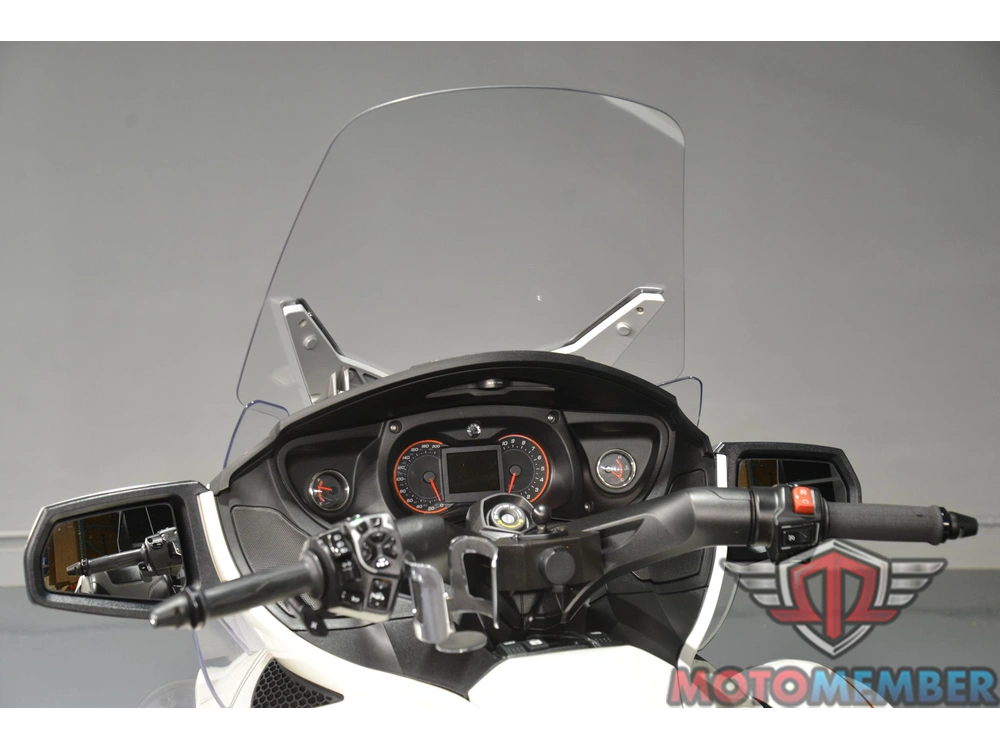2014 Can-am Spyder Rt S alt