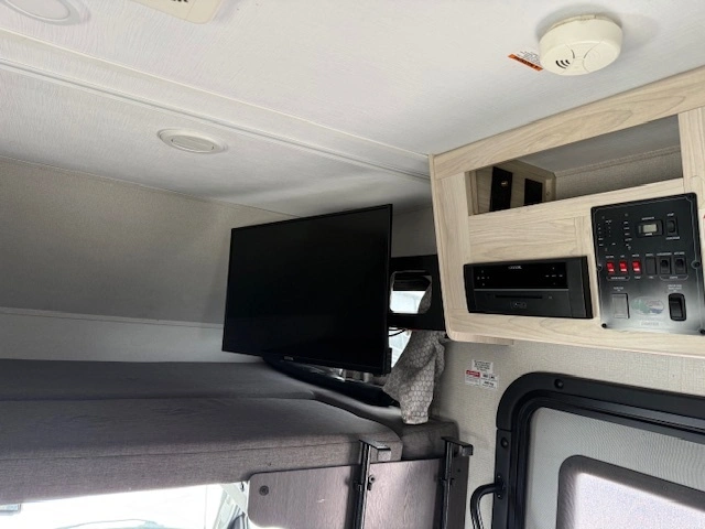 2021 Sunseeker 2350le alt