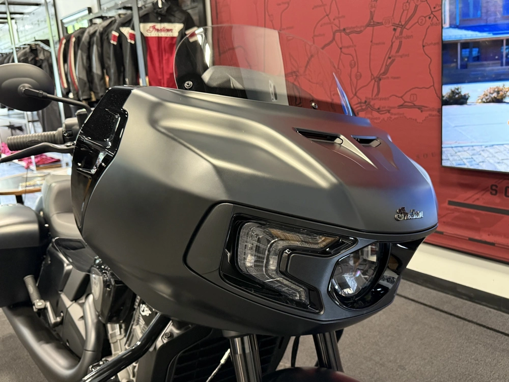 2026 Indian Motorcycle Challenger Dark Horse alt
