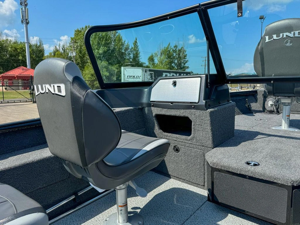 2025 Lund Boat Co 1775 Impact Xs alt