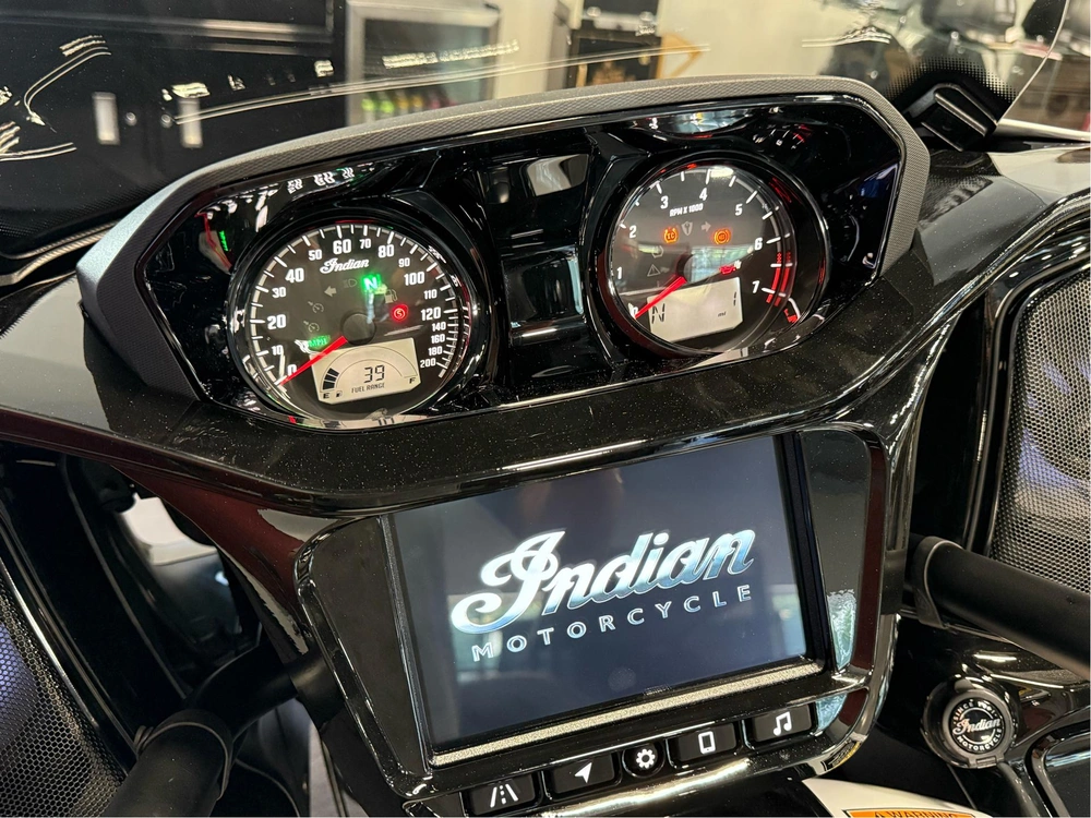 2025 Indian Motorcycle Pursuit Dark Horse alt