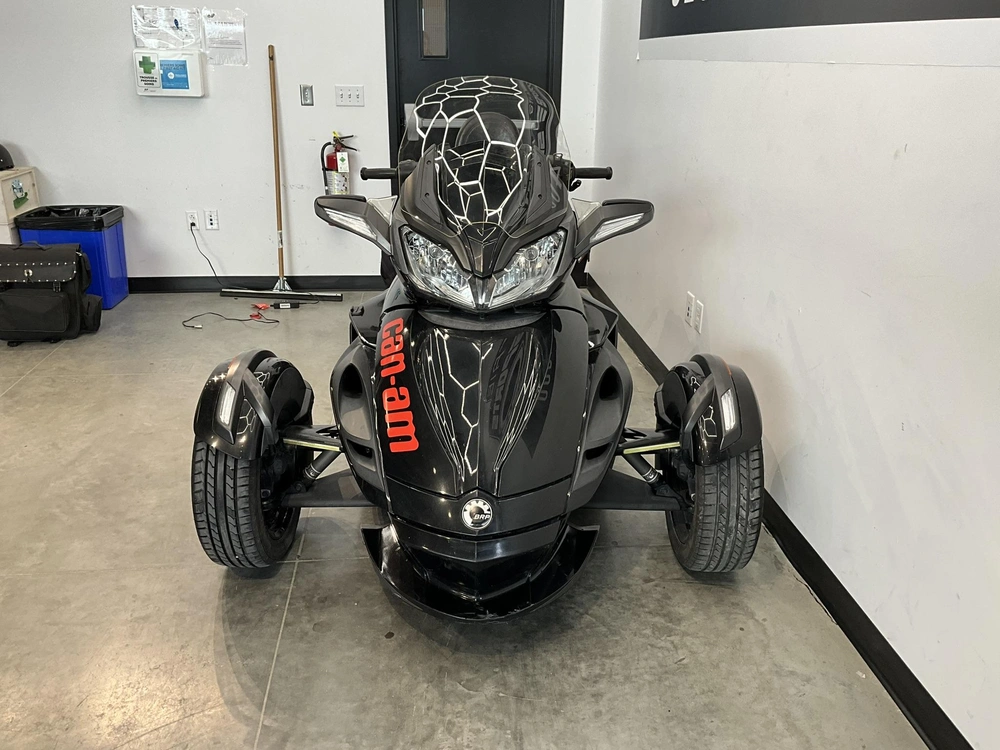 2016 Can-am Spyder Sts alt