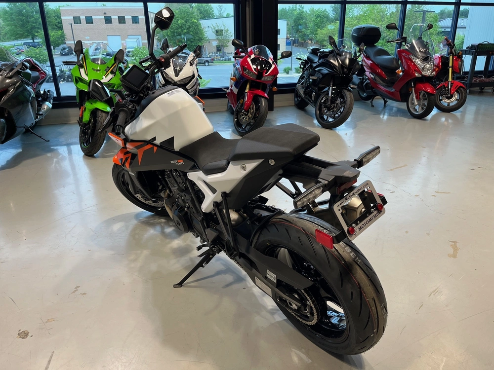 2027 Ktm 990 Duke alt
