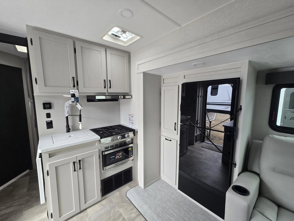 Coachmen Chaparral 218se 2026 alt