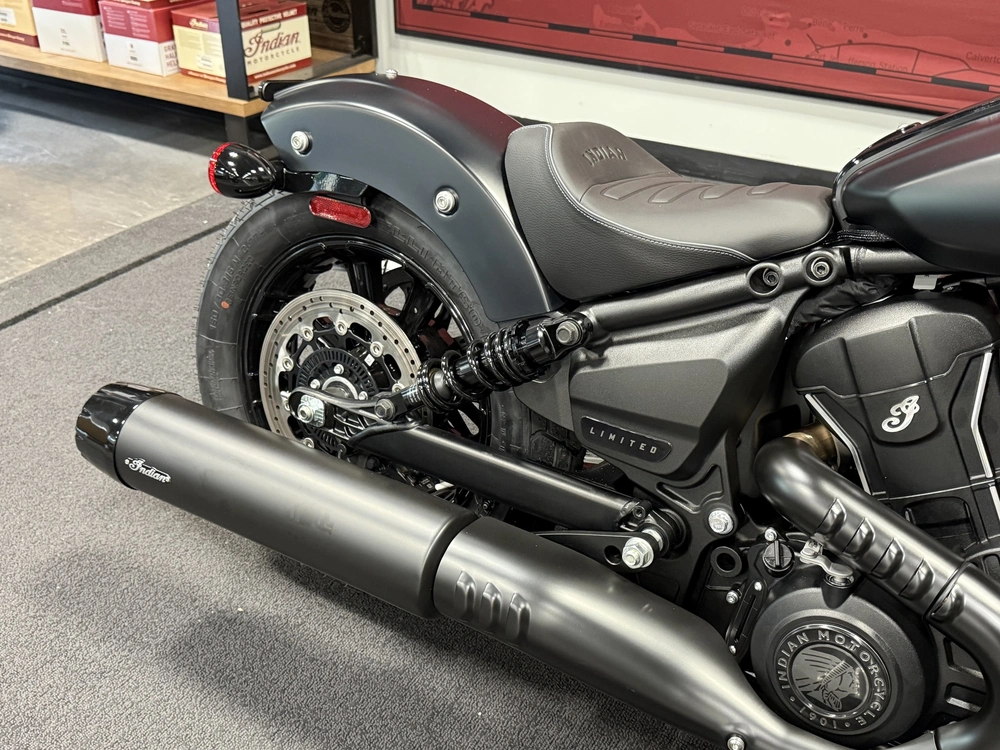 2026 Indian Motorcycle Scout Bobber Lt W/ Tech, Black Smoke, 49st alt