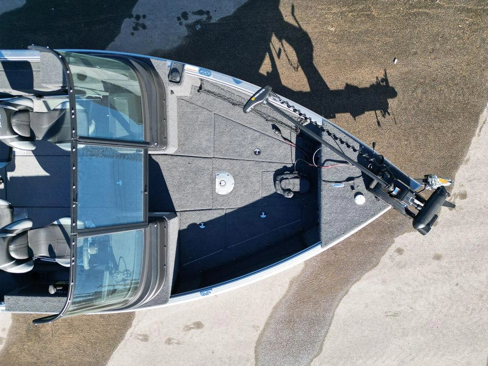 2025 Lund 1775 Impact Xs Sport alt