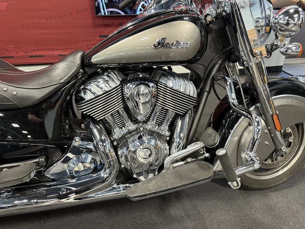 2025 Indian Motorcycle Springfield alt