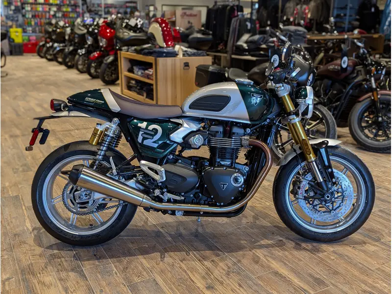 2027 Triumph Speed Twin 1200 Cafe Racer Edition // Aluminum Silver/Competition Green