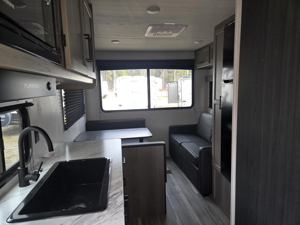 Hideout 200rl 2024 alt