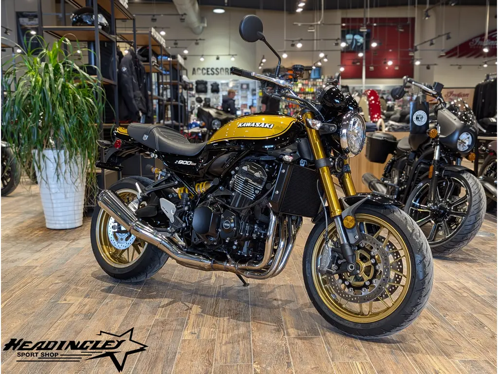 2023 Kawasaki Z900RS SE // Metallic Diablo Black