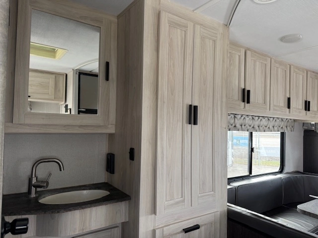 2021 Sunseeker 2350le alt