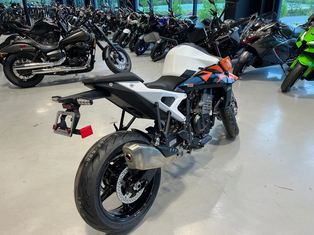 2027 Ktm 990 Duke alt